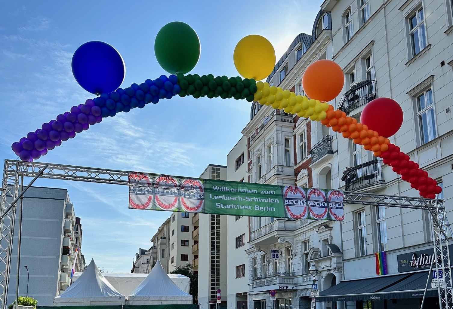 Im Hintergrund: BB Hotel in der Fuggerstra�e, mitten im Regenbogenkiez
Bild: Ren� Powilleit
